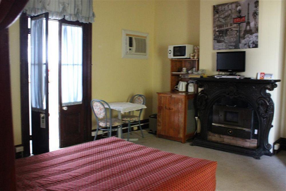 Warwick Settlers Inn Esterno foto