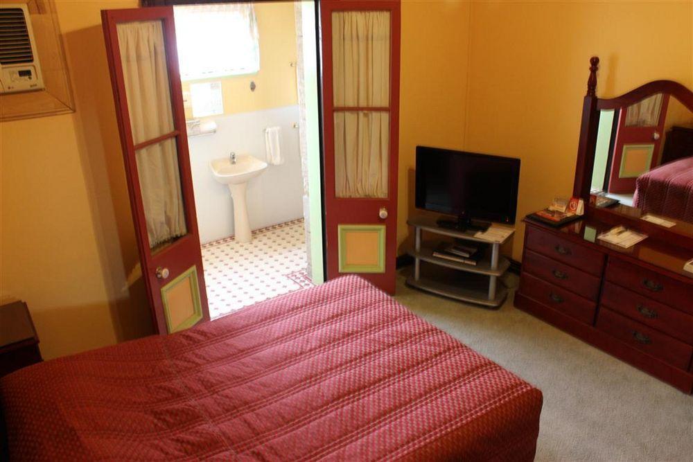 Warwick Settlers Inn Esterno foto