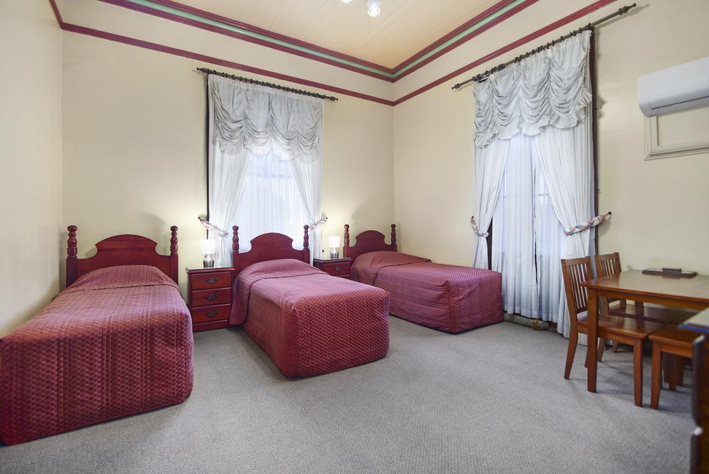 Warwick Settlers Inn Esterno foto